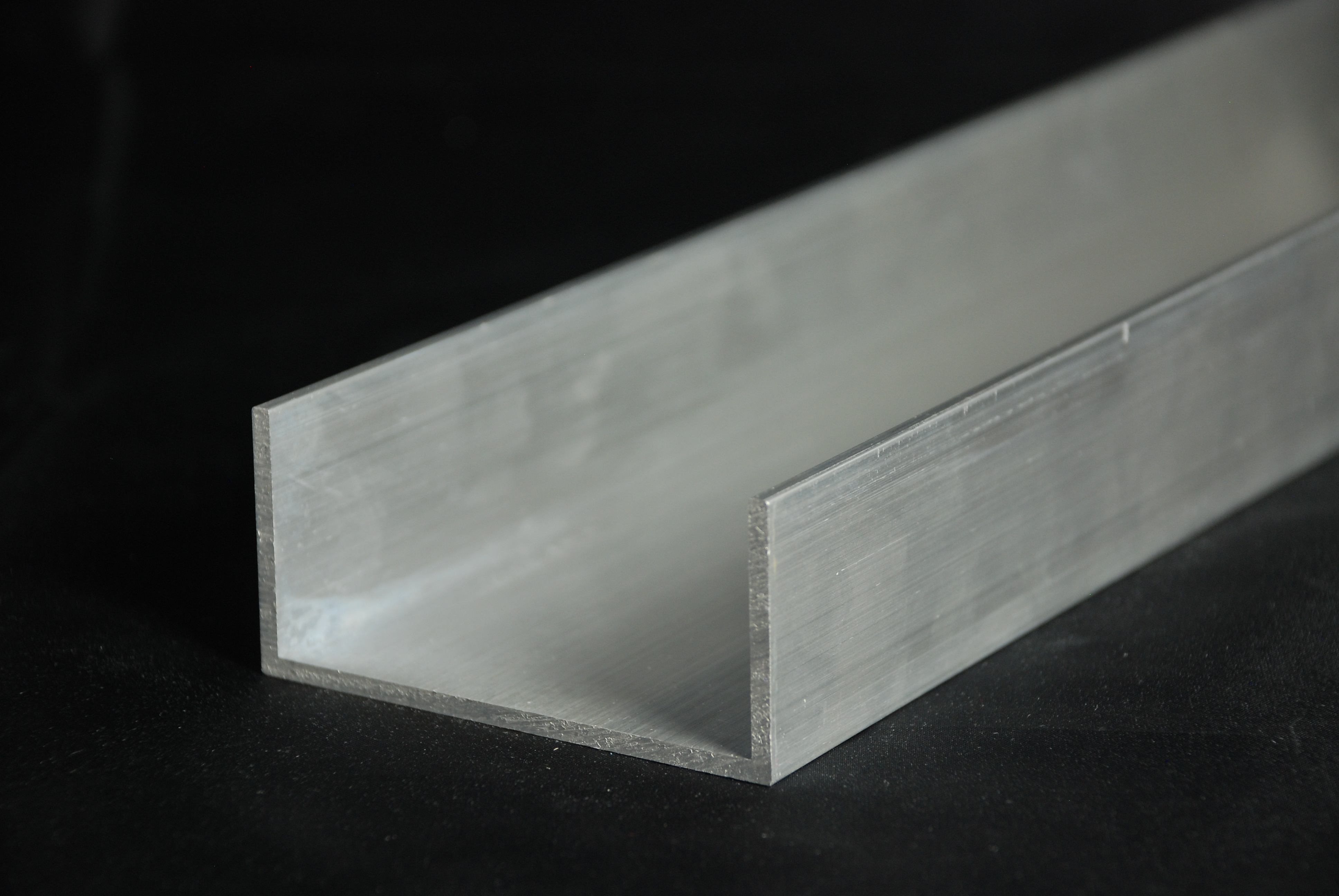 500 mm +0/- 3 mm 0,5 mtr. B&T Metall Aluminium U Profil 10 x 10 x 2 mm aus AlMgSi0,5 F22 schweissbar eloxierfähig Länge ca 